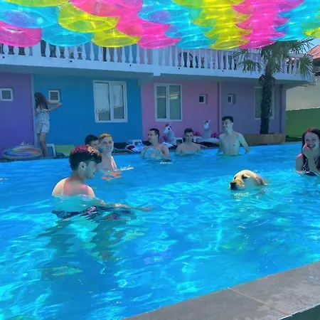 אכסניה (adults Only)